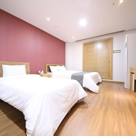 Golden Business Hotel Seosan Bagian luar foto