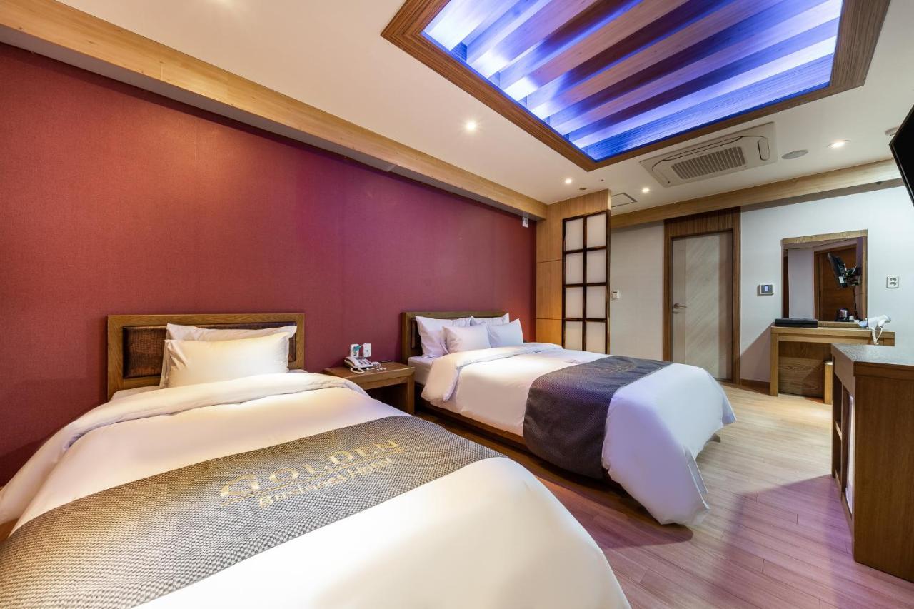 Golden Business Hotel Seosan Bagian luar foto