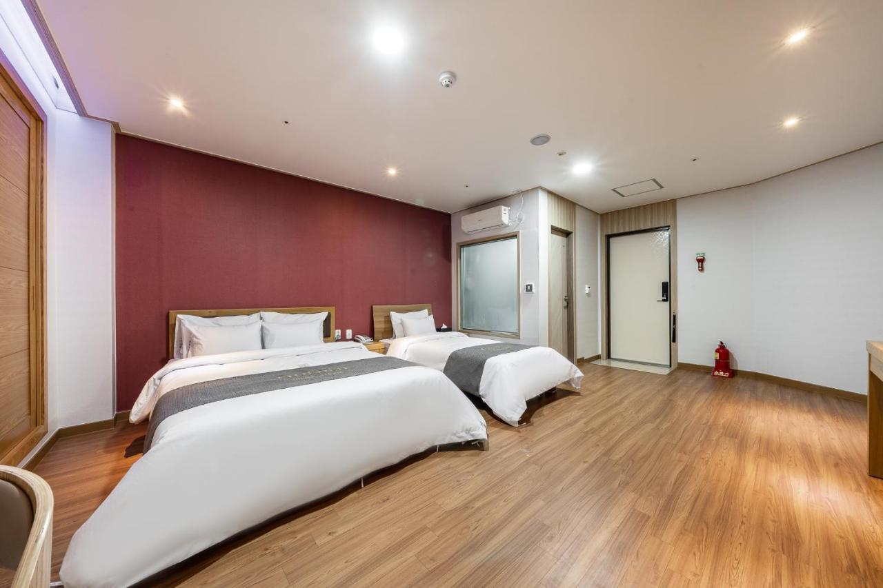 Golden Business Hotel Seosan Bagian luar foto