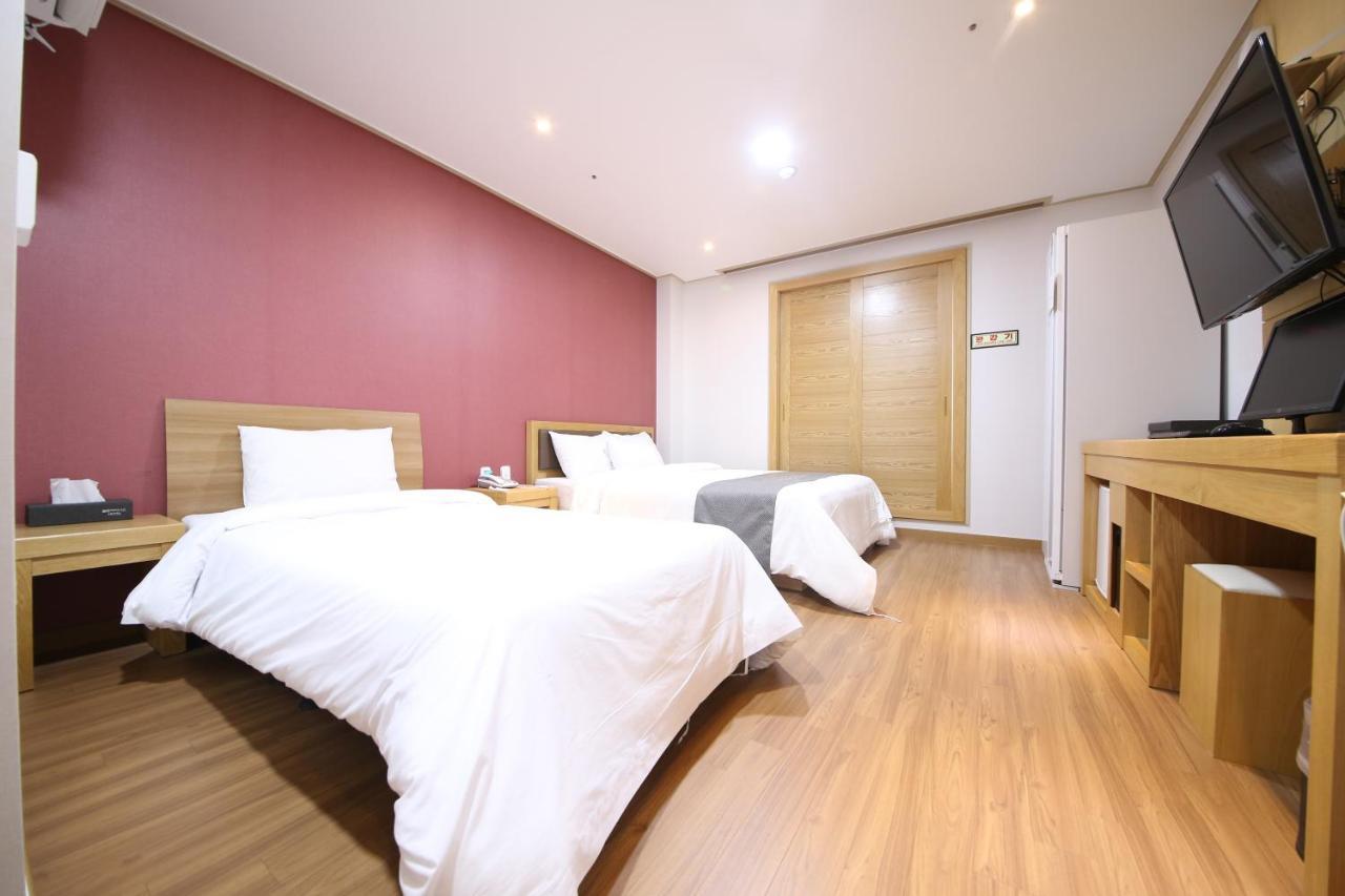 Golden Business Hotel Seosan Bagian luar foto